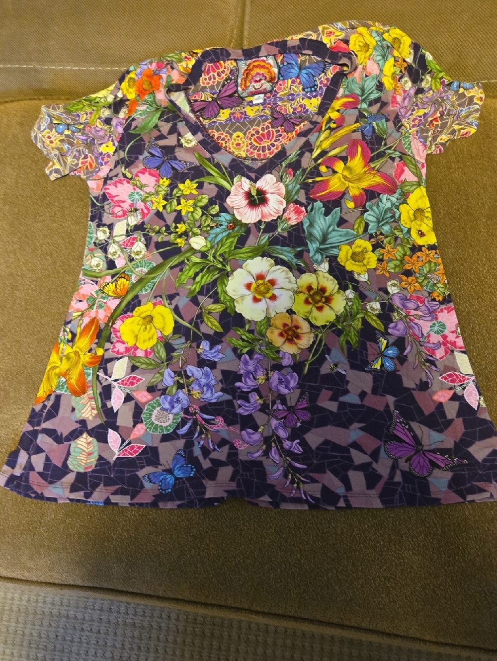 Johnny Was Multicolor Floral V-Neck Short Sleeve Top. XS.